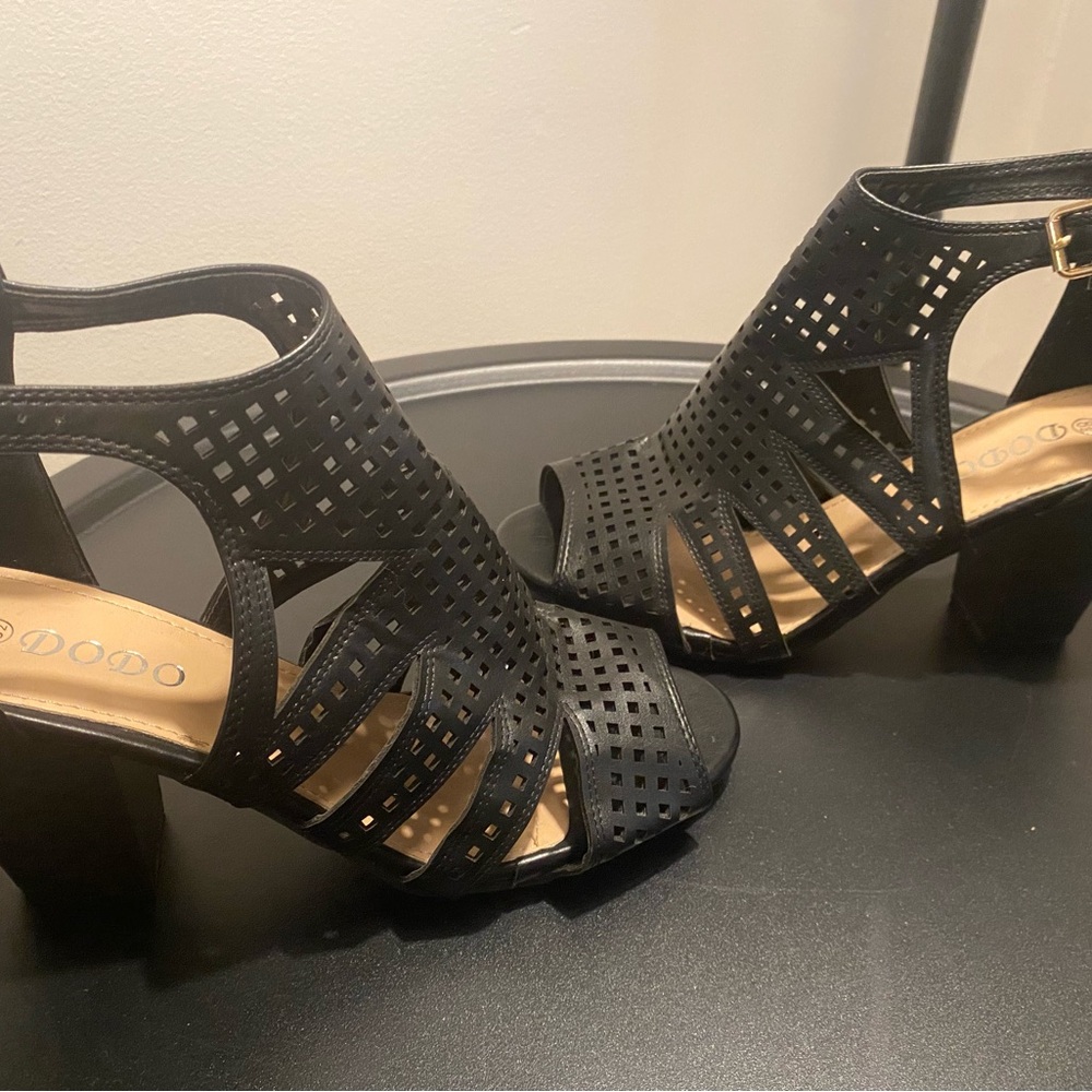 DoDo black block heel peep toe size 8.5